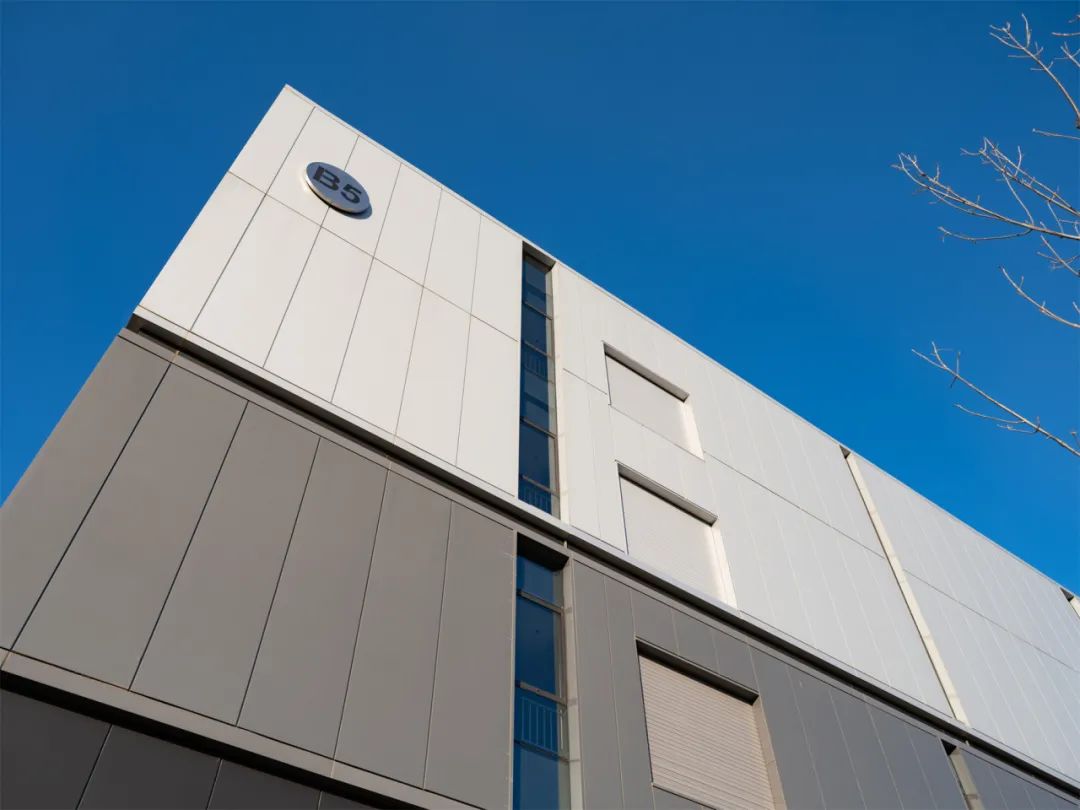 萬(wàn)事達(dá)30天極速交付，賦能環(huán)磁山項(xiàng)目幕墻美學(xué)！(圖6)